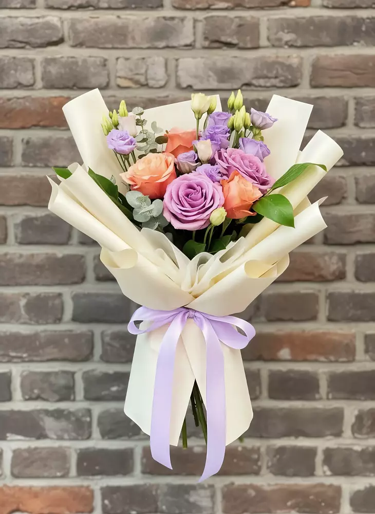 Букет цветов из: Лизиантусы и Розы в Прималкинском