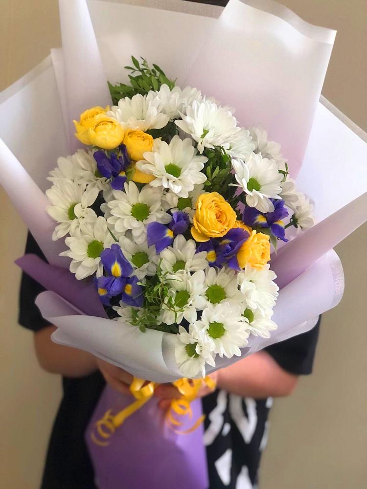 Букет цветов из: Ирисы, Хризантемы и Розы в Прималкинском
