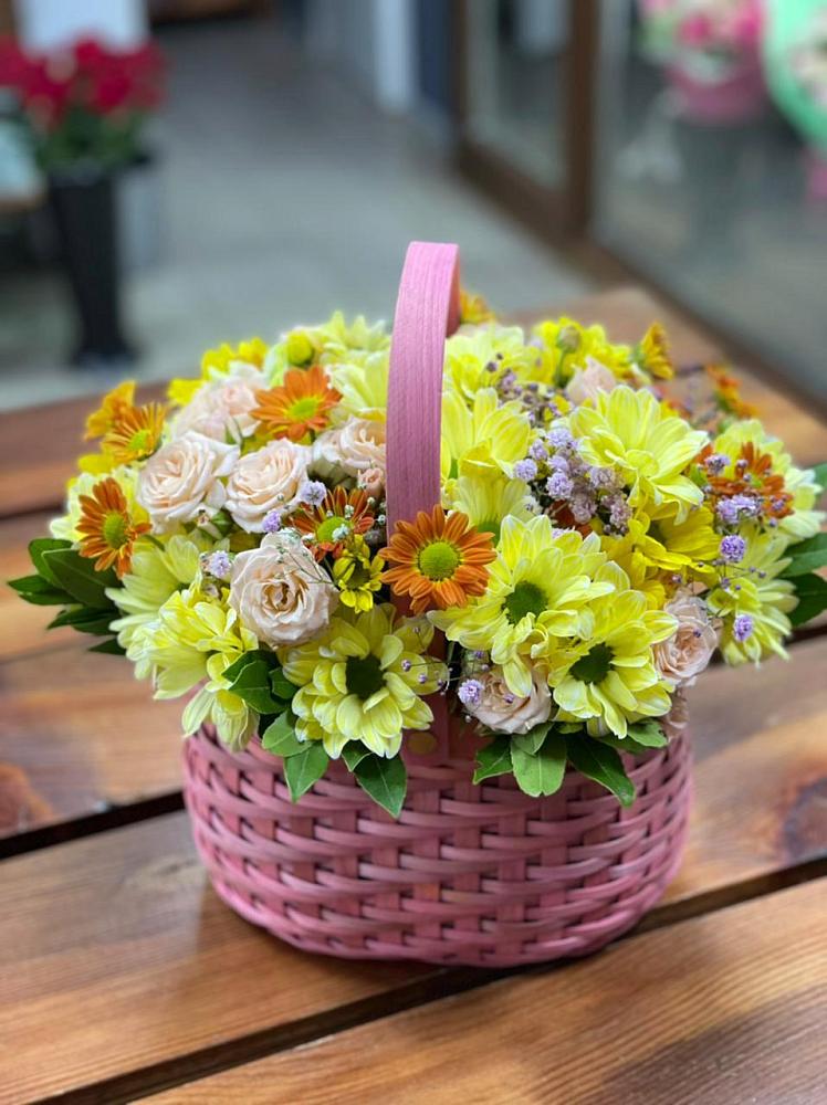 Цветочная композиция из Хризантемы и Розы в корзине в Прималкинском