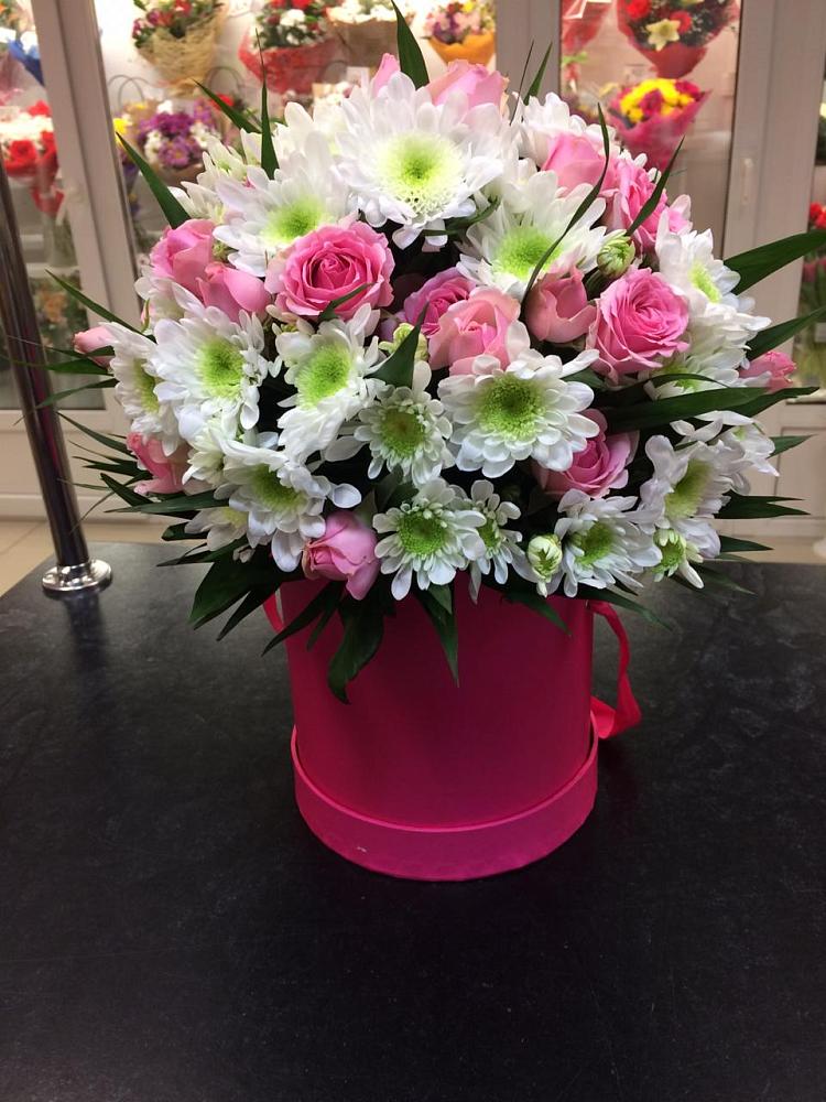 Цветочная композиция из Розы и Хризантемы в шляпной коробке в Прималкинском